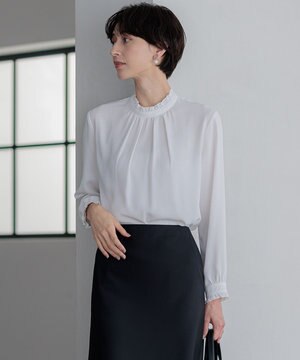  【吸水速乾/UVケア/防シワ性】バックサテンアムンゼン スタンドフリル ブラウス