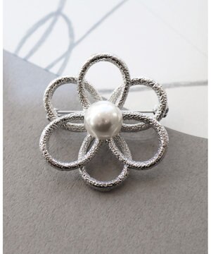 【安田美沙子さんスタイリングアイテム】フラワーモチーフブローチ