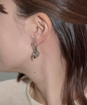  ニュアンスリボンピアス　シルバー