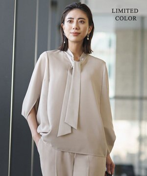  【WEB限定カラーあり】FluidBackSatin ドルマンスリーブボウタイブラウス