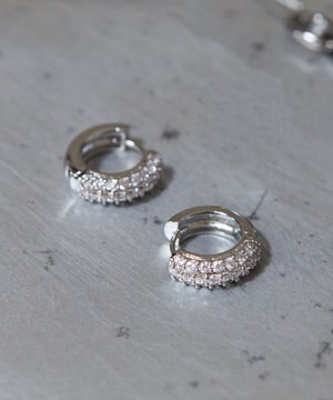 ラインストーンドット ピアス