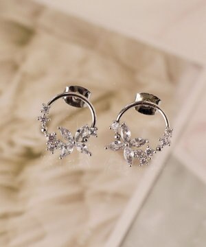  【金属アレルギー対応】バタフライサークルピアス