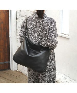  【A4サイズ対応 / 機能充実】ショルダー / REGALO