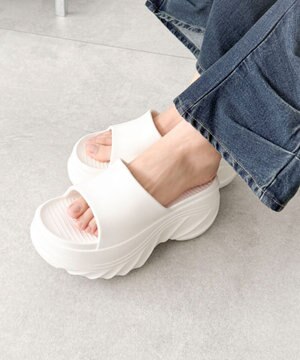  厚底デザインラバーサンダル