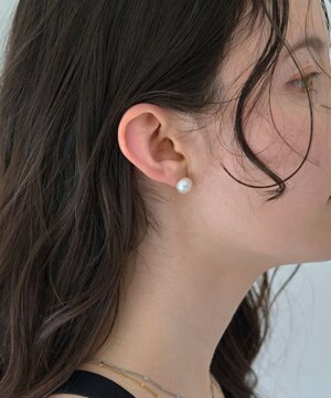  〈金属アレルギー対応〉シェルパール ミニマルスタッドピアス/ホワイト　10mmパール