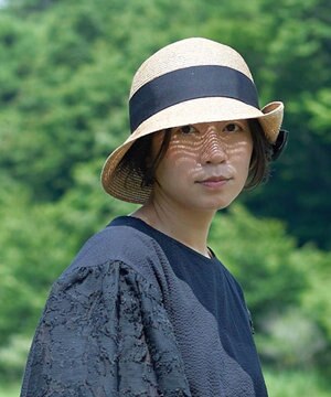 〈UVカット加工〉〈軽くて折りたためる〉リボンの帽子