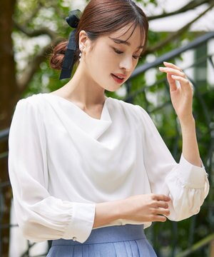  【洗える】胸元ドレープブラウス