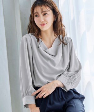  【洗える】胸元ドレープブラウス