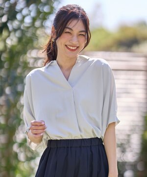  【新色追加】スキッパーネック袖タックブラウス