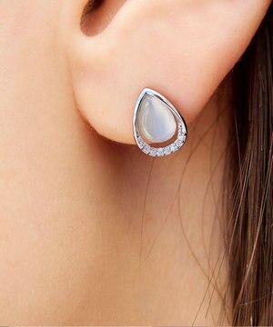  【金属アレルギー対応】ティアドロップピアス