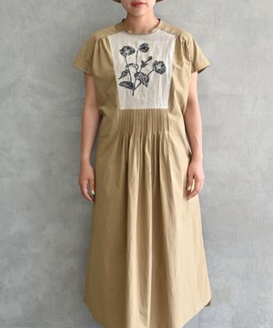  〈遠州織物〉ウエスト紐付き フレンチスリーブ ポピーの花刺繍 ワンピース