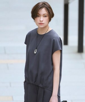  FluidBackSatin フレンチスリーブブラウス