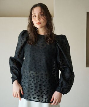  シアーパフスリーブブラウス