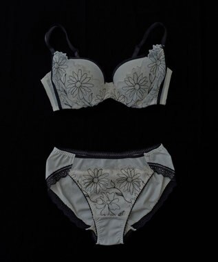 AMPHI 【otona MUSE WEB掲載】 ノンワイヤーブラ 谷間をメイク カップがバストにフィット 【BRAGENIC ブラジェニック ぴたっとフィットタイプ】 BMI257 アンフィ／ワコール アイボリー