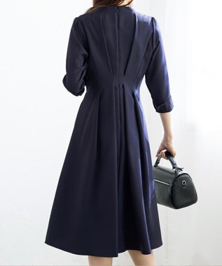 Tiaclasse 【洗える】裾に向かってエレガントに広がる美光沢フレアワンピース ネイビー