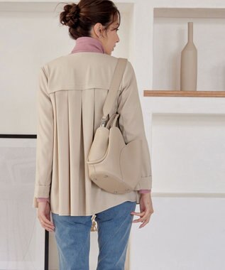 Tiaclasse ノーカラー後ろタックフレアコート アイボリー