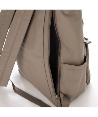 Y'SACCS ダブルホックポケットリュック グレージュ