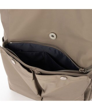 Y'SACCS ダブルホックポケットリュック グレージュ