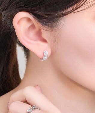 Phoebe 【痛くないシリーズ/金属アレルギー対応】マーガレットフラワーフープライトフィットイヤリング　シルバー シルバー