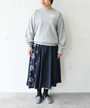 muuc 〈コットン100% 12.7オンス生地＆裏面パイル〉花刺繍のスウェット グレー
