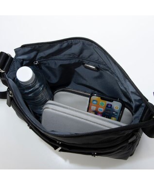 LA BAGAGERIE フロントポケット　スクエアナイロンショルダー　Mサイズ ブラック
