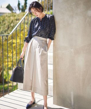 自由区 L 【カタログ掲載・WEB&一部店舗限定・セットアップ対応・洗える】セミブライトサテン ブラウス ネイビープリント