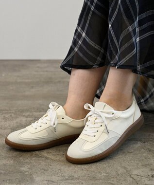 APOM 晴雨兼用　ウォーターレジスト ジャーマントレーナー