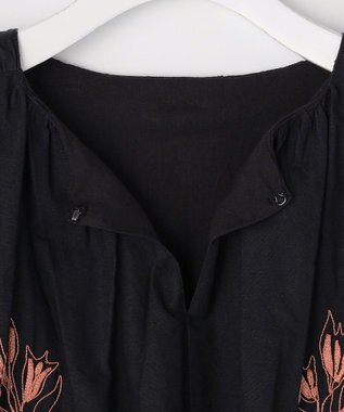 自由区 【カトリエムブーケ】Broderie a motifs floraux 刺繍サックワンピース ブラック×オレンジ