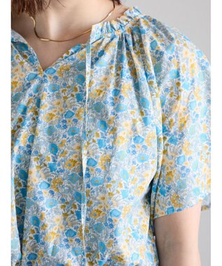 Te chichi 【LIBERTY FABRICS】フリルネックブラウス オフホワイト