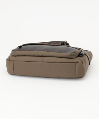 Y'SACCS リサイクルナイロン×カウレザー ラップミニショルダー カーキ