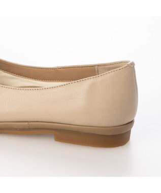 ing <ing>【サスティナブルシリーズ】Vカットフラットパンプス ライトベージュコンビ