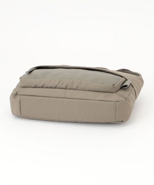 Y'SACCS リサイクルナイロン×カウレザー ラップミニショルダー グレージュ