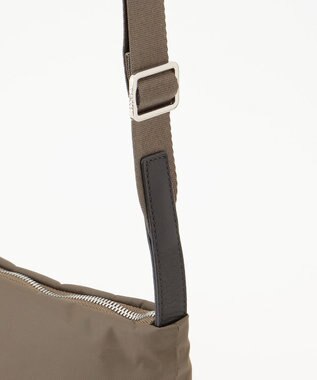 Y'SACCS リサイクルナイロン×カウレザー ラップミニショルダー カーキ