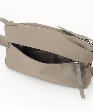 Y'SACCS リサイクルナイロン×カウレザー ラップミニショルダー グレージュ