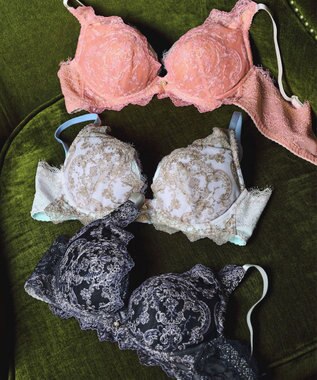 AMPHI ブラジャー 谷間メイク 脇高設計 細身え効果 Gカップまで対応 大きいサイズ 【Glama-Rich グラマリッチ 脇スッキリタイプ】ブラ BYJ603 アンフィ／ワコール ピンク