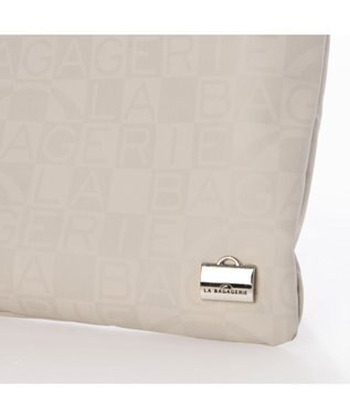 LA BAGAGERIE モノグラムデイリースマホポシェット アイボリー