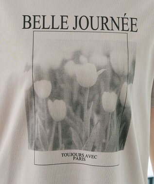 Tiaclasse 【おのののかさん着用】「サマケア」グラフィックプリントTシャツ グレージュ
