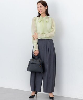 組曲 L 【WEB限定】シャイニーオーガンボウタイ付き ブラウス ライムイエロー系