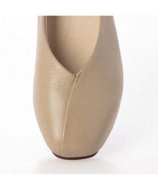 ing <ing>Vカットフラットパンプス オーク