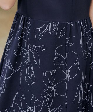 Tiaclasse 【小倉優子さん着用・新色追加・洗える】モノトーンフラワープリントワンピース ネイビー×ネイビー