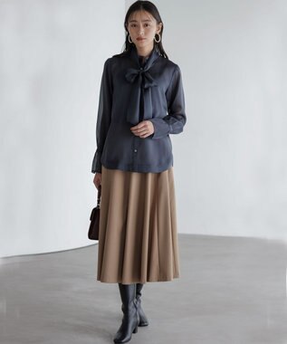 組曲 L 【WEB限定】シャイニーオーガンボウタイ付き ブラウス ネイビー系