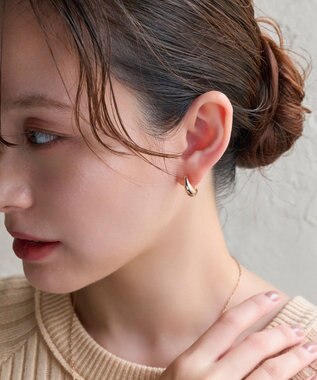 Phoebe 【金属アレルギー対応】【痛くないシリーズ】ぷっくりモードクリスタルループフィットイヤリング　シャンパンゴールド シャンパンゴールド