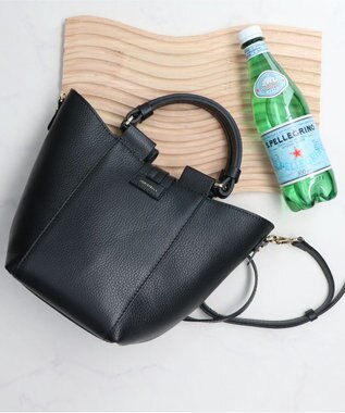 INTER-CHAUSSURES 【LORISTELLA】レザーハンドルハンドバッグ ブラック