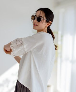 組曲 【WEB限定】レーススリーブ ニット アイボリー系