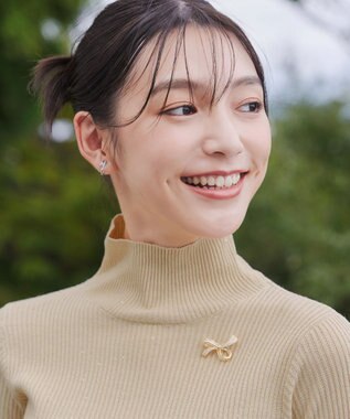 Tiaclasse   リボンモチーフブローチ ゴールド