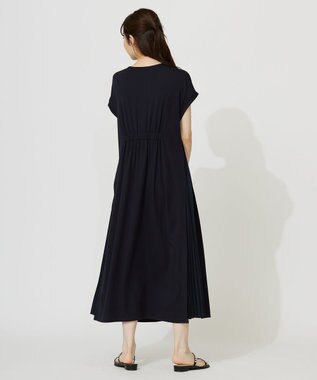ANY SIS S 【接触冷感・UVカット・洗える】ハイストレッチスムースサイドプリ－ツ ワンピース ネイビー