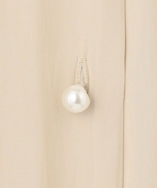 自由区 【WEB限定/セットアップ着用可/洗える】ブライトサテンライト Vネックブラウス ベージュ系