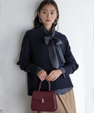 組曲 L 【WEB限定】シャイニーオーガンボウタイ付き ブラウス ネイビー系