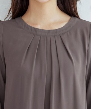 Tiaclasse L 【新色追加・洗える】裏起毛ジョーゼット胸元タックチュニックブラウス モカ