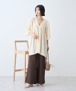 AMERICAN HOLIC 【先行予約】【WEB限定】主役級ラク映え：前後2WAY Vネックシャーリングチュニックブラウス Ivory